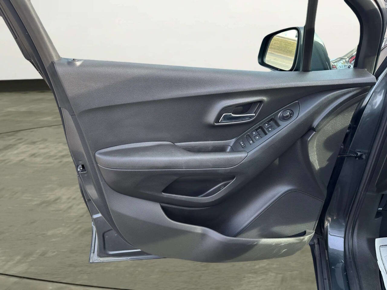 Used 2020 Chevrolet Trax LS w/ Tint and Cruise Package image 10