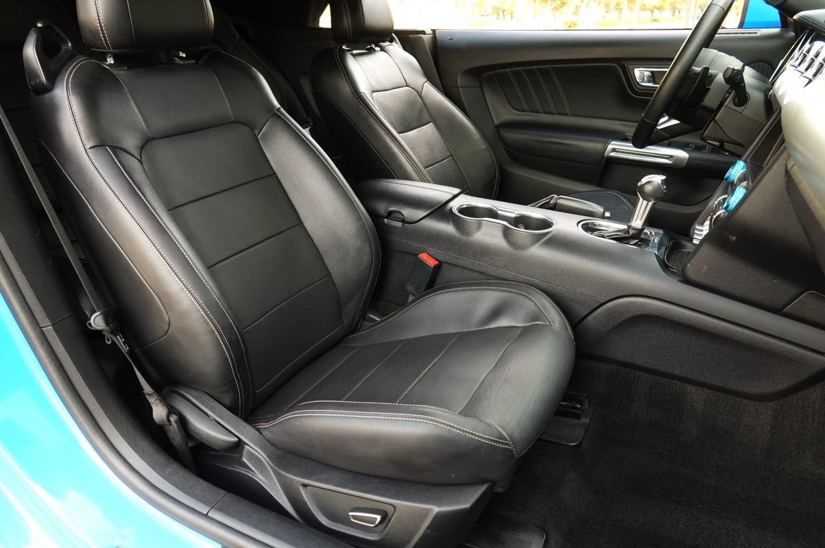 Used 2017 Ford Mustang Premium RWD image 9