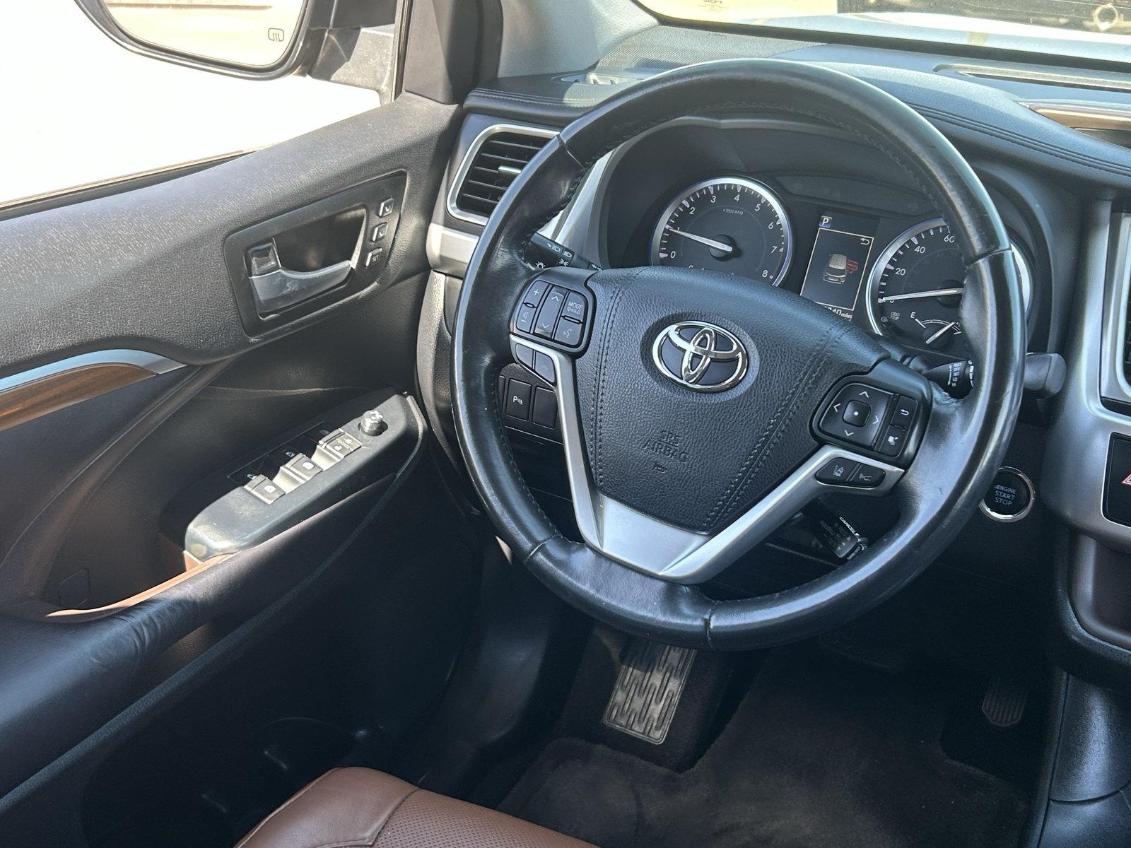 Used 2017 Toyota Highlander Limited FWD image 17
