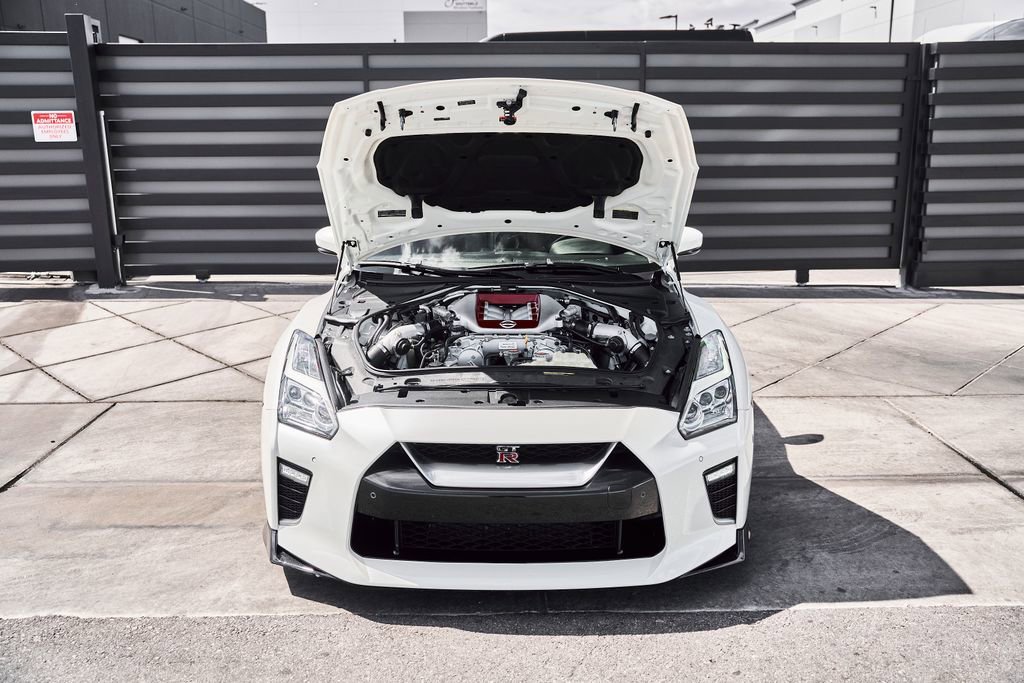 Used 2021 Nissan GT-R Premium image 17