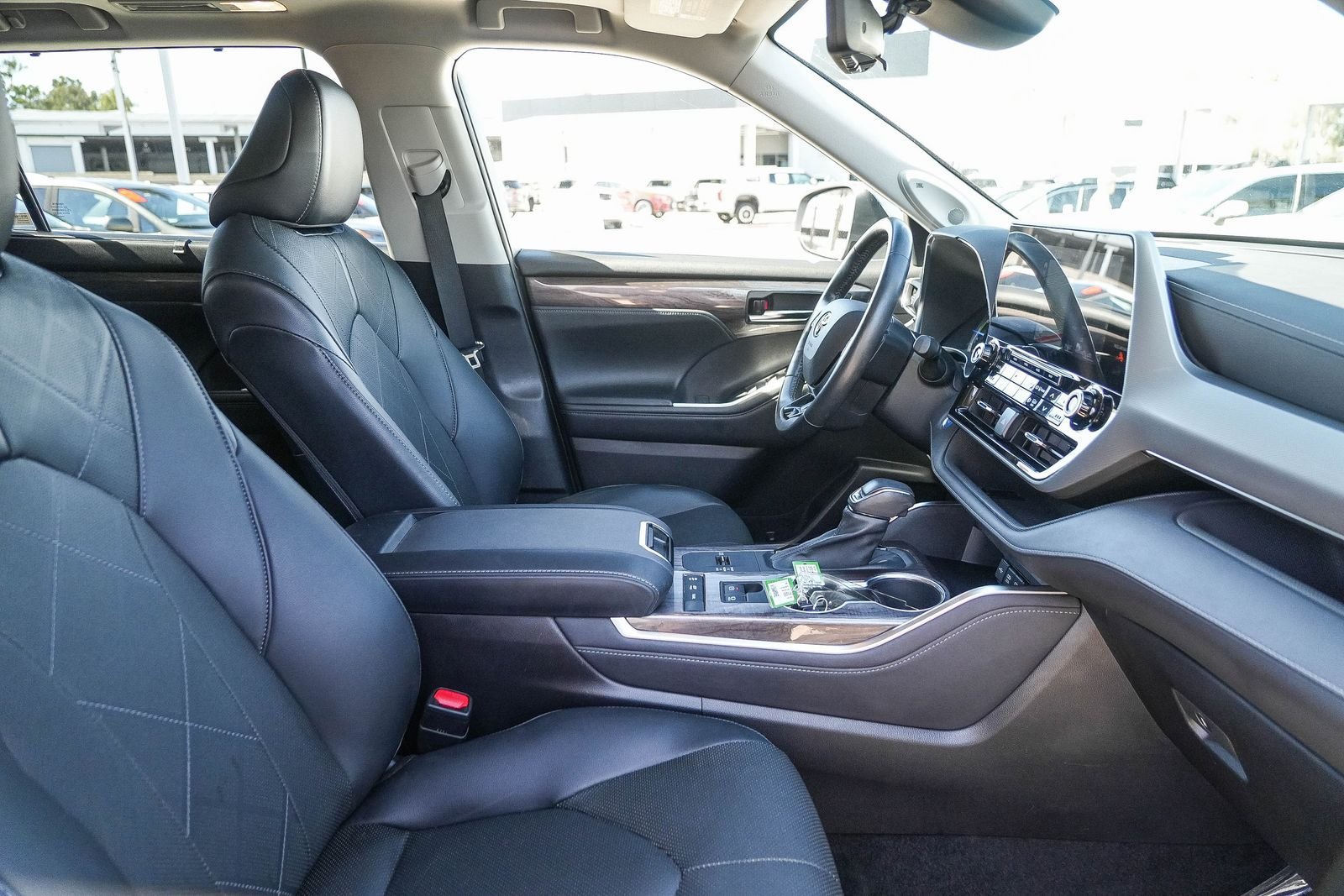 Used 2021 Toyota Highlander Platinum AWD/4WD image 17