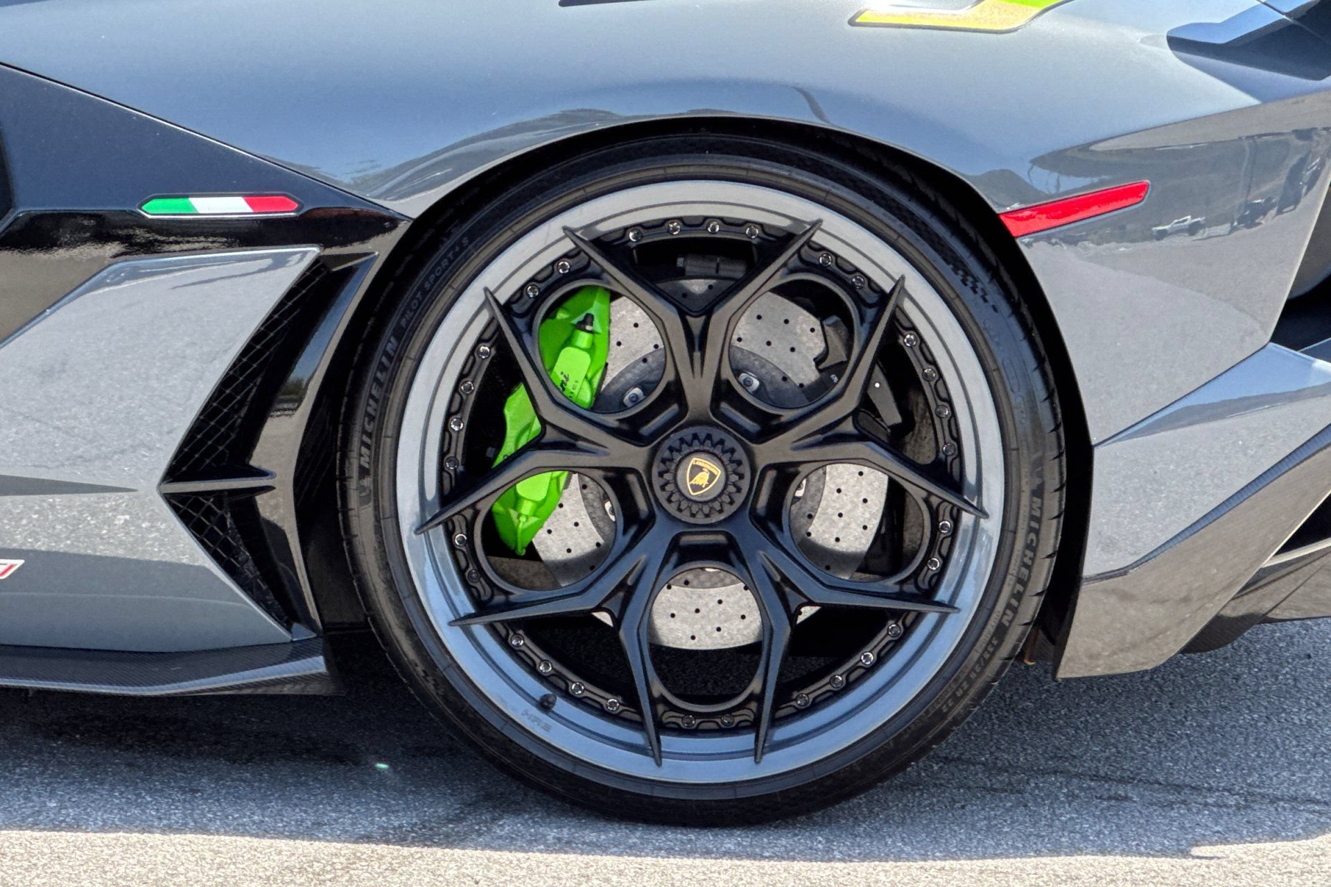 Used 2020 Lamborghini Aventador SVJ AWD/4WD image 42