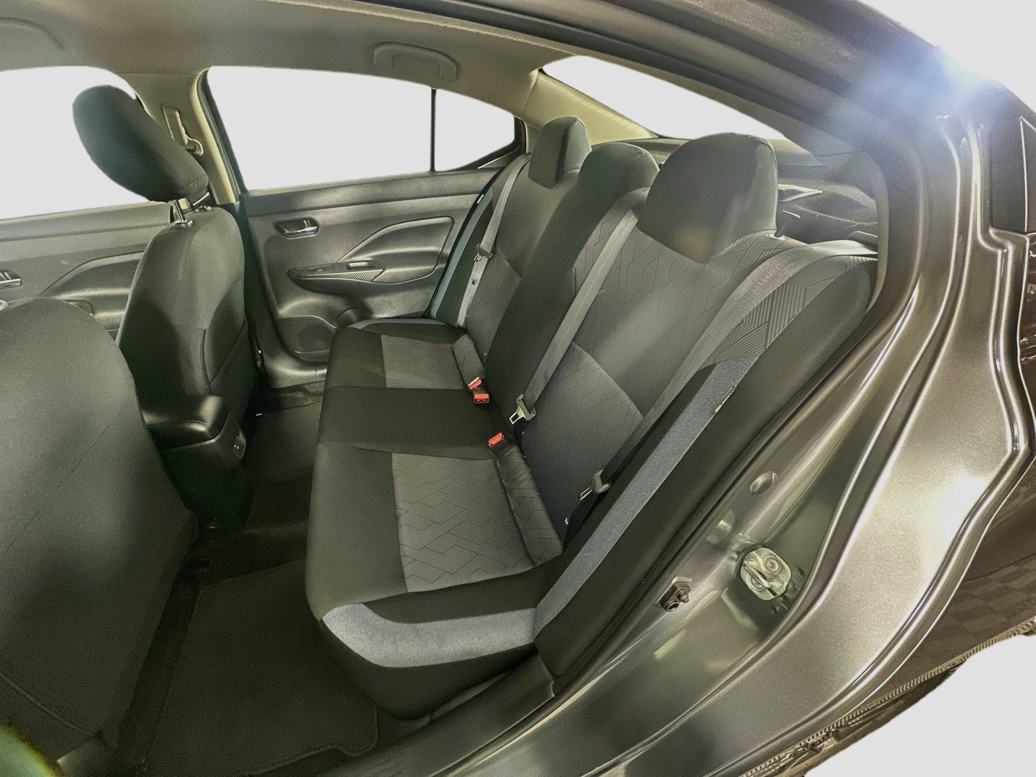 Used 2025 Nissan Versa SV FWD image 27