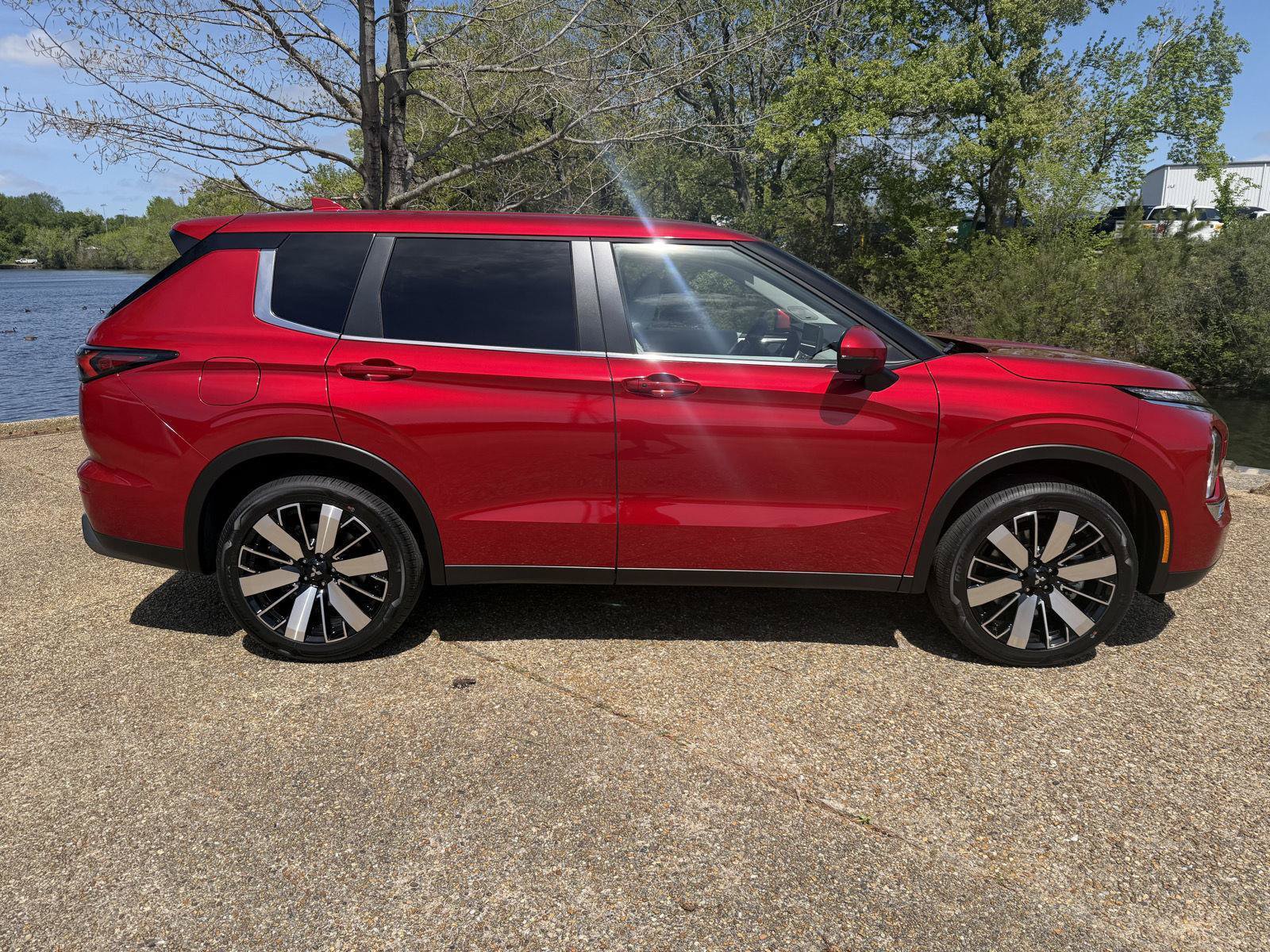 New 2026 Mitsubishi Outlander SE AWD/4WD image 2