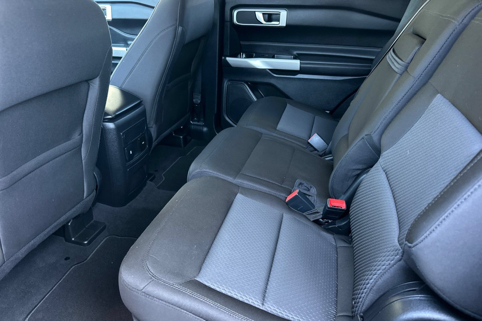 Used 2022 Ford Explorer XLT AWD/4WD image 12