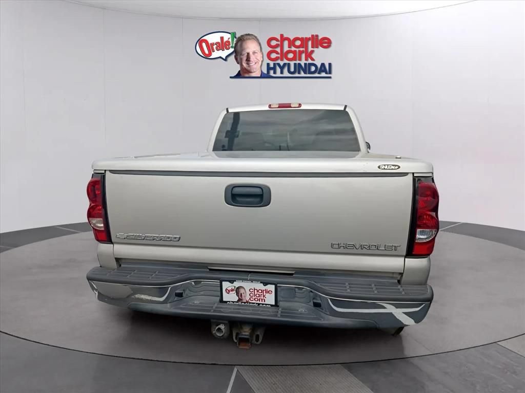 Used 2005 Chevrolet Silverado 2500 LS RWD image 3