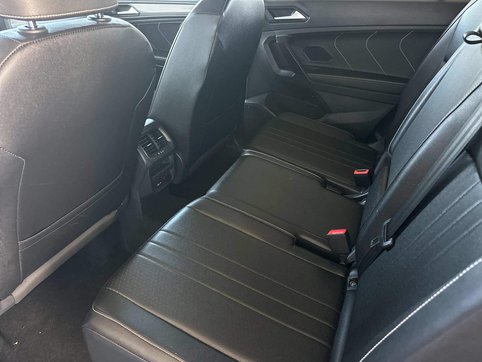 Used 2023 Volkswagen Tiguan SE FWD image 11