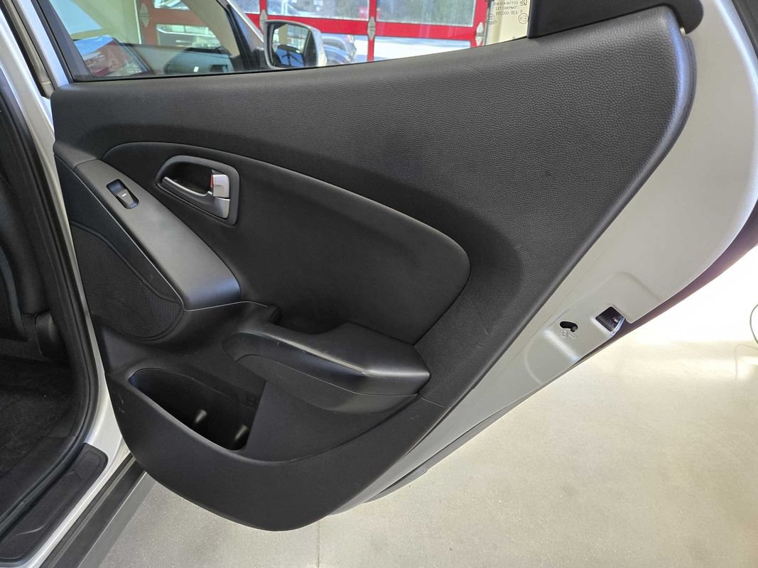 Used 2015 Hyundai Tucson SE AWD/4WD image 23