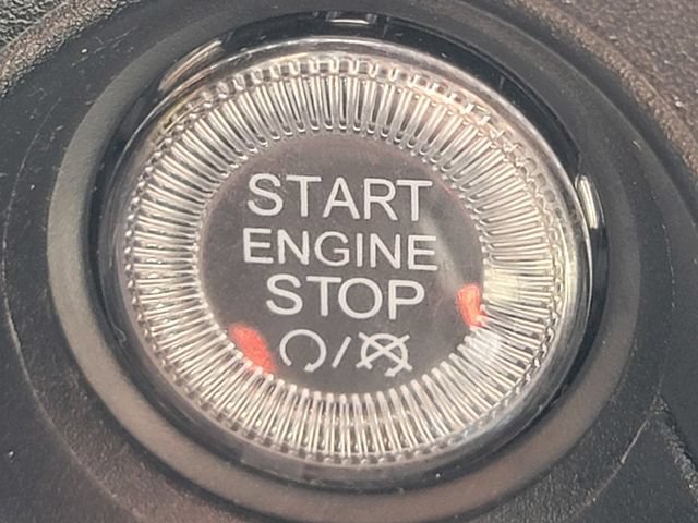 Certified 2023 Jeep Renegade Latitude AWD/4WD image 4