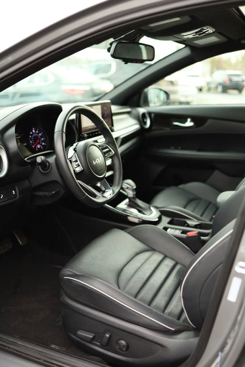 Used 2024 Kia Forte GT-Line w/ GT-Line Premium Package image 16