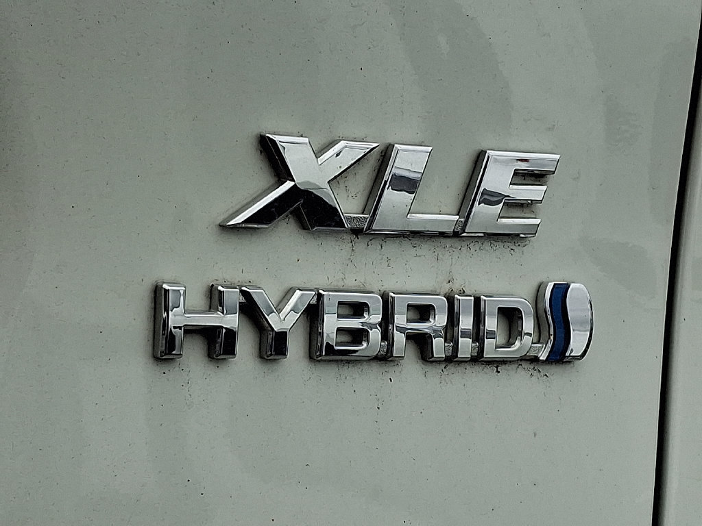 Used 2022 Toyota RAV4 XLE Premium AWD/4WD image 11