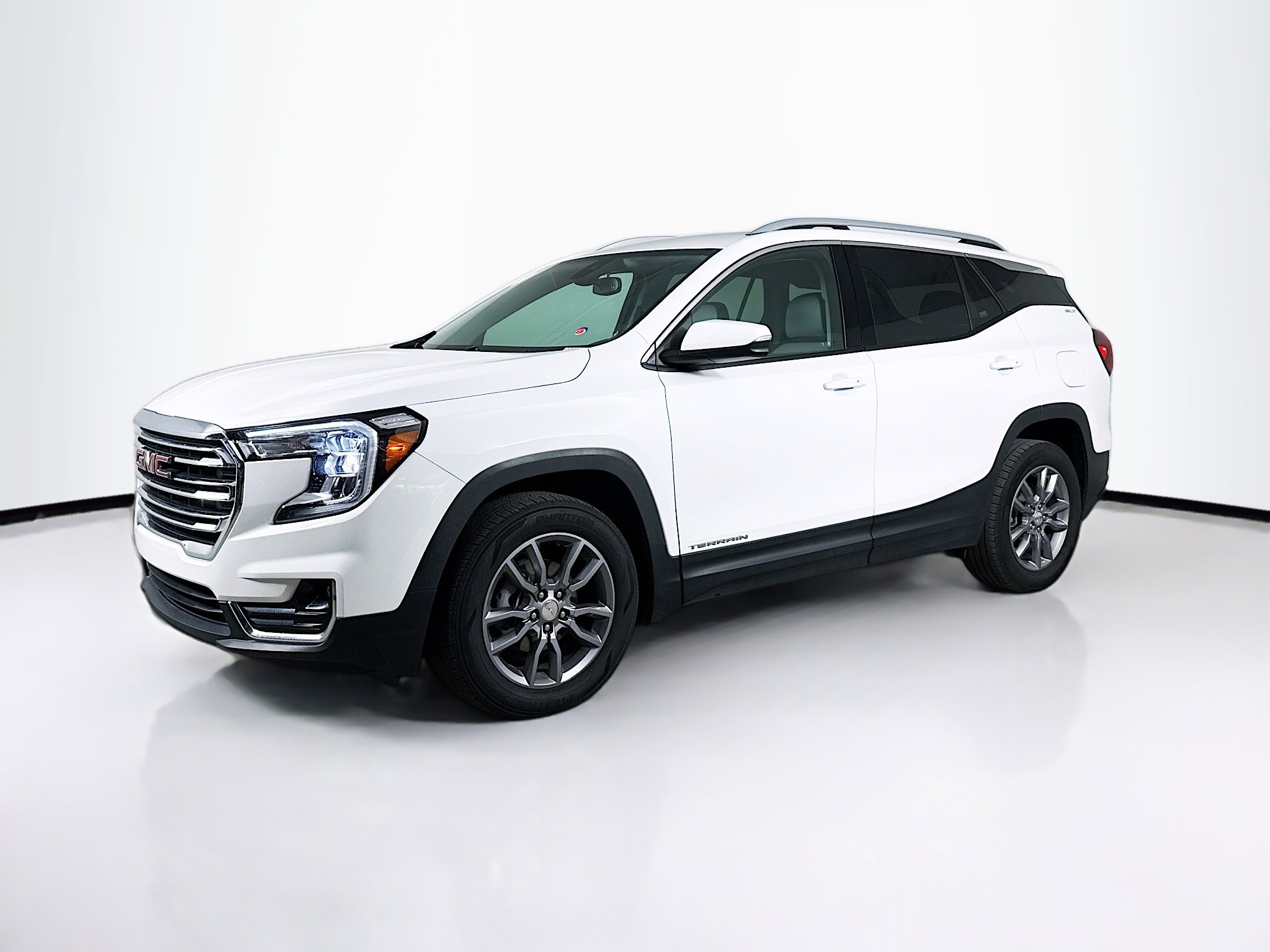 Used 2024 GMC Terrain SLT image 4