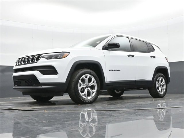 Used 2025 Jeep Compass Sport image 42
