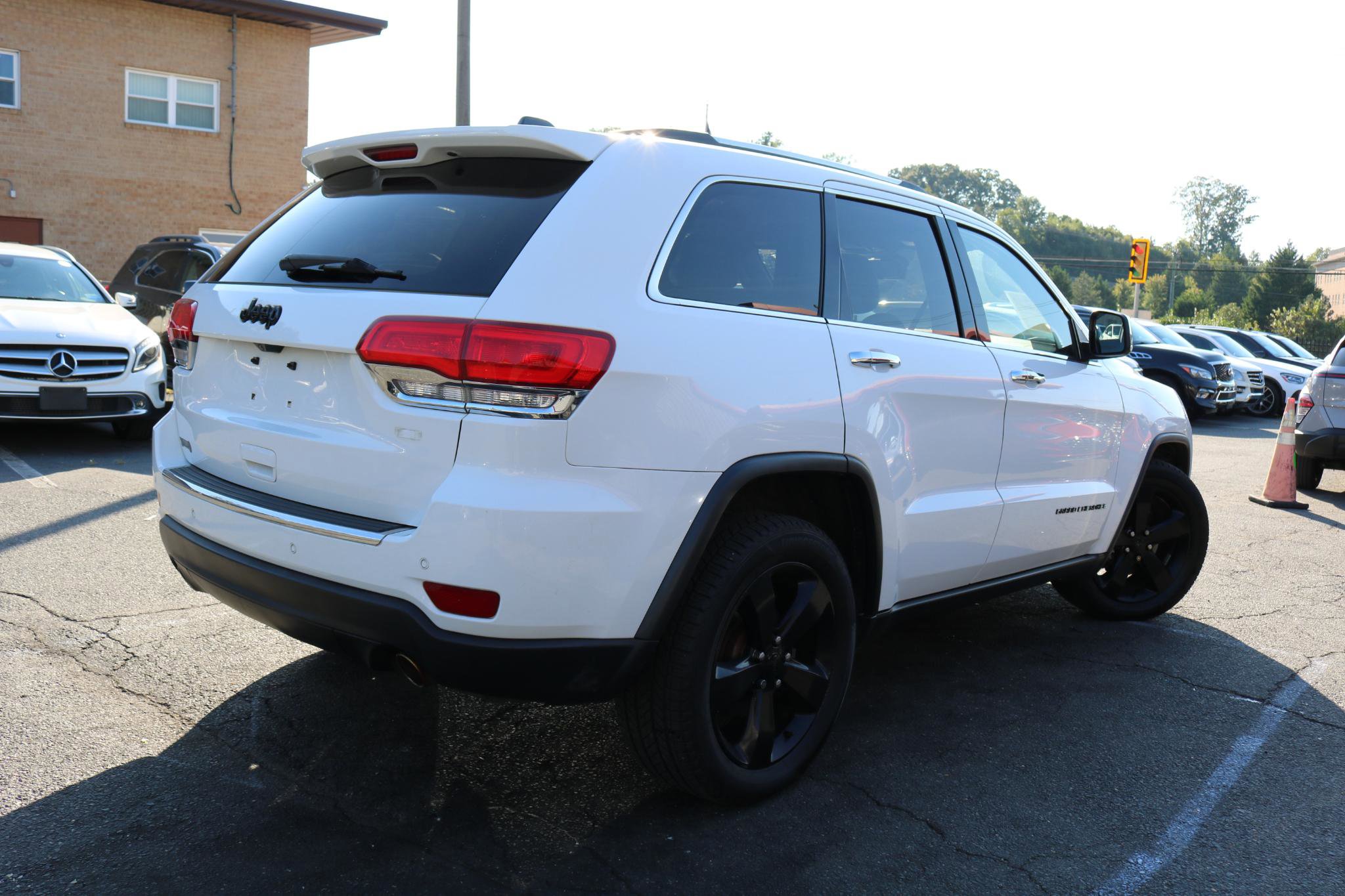 Used 2014 Jeep Grand Cherokee Limited image 2