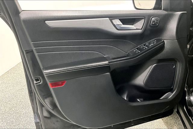 Used 2025 Ford Escape Platinum AWD/4WD image 27