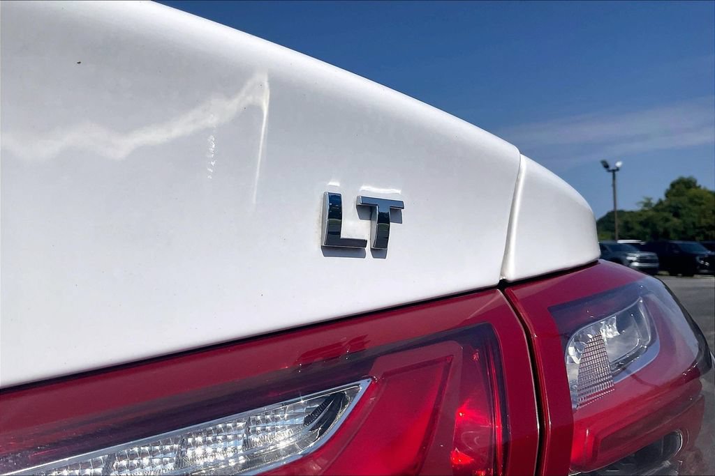 Used 2022 Chevrolet Malibu LT w/ Leather Package FWD image 24