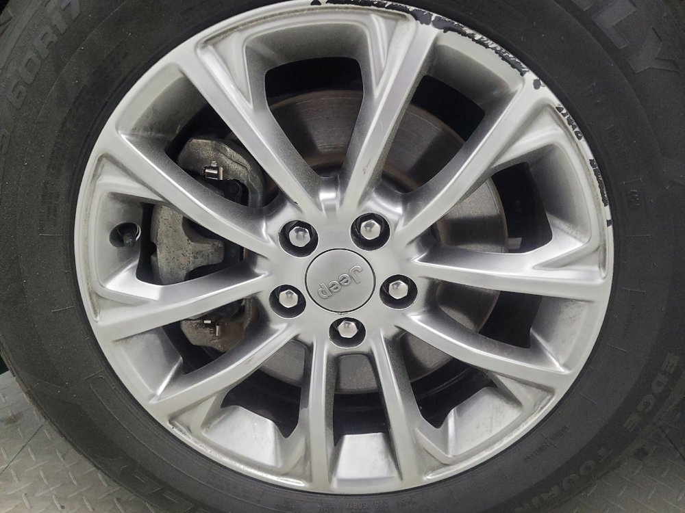 Used 2021 Jeep Cherokee Latitude Lux FWD image 31