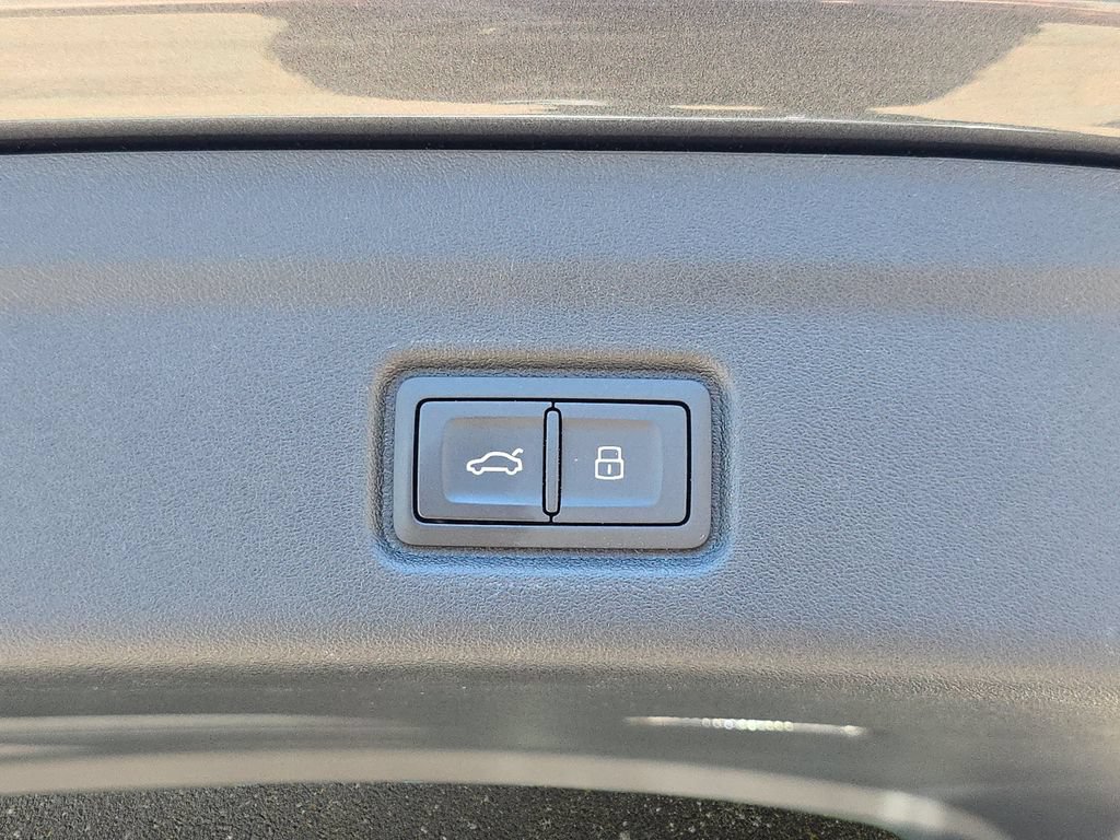 New 2027 Audi SQ6 e-tron Premium Plus AWD/4WD image 13
