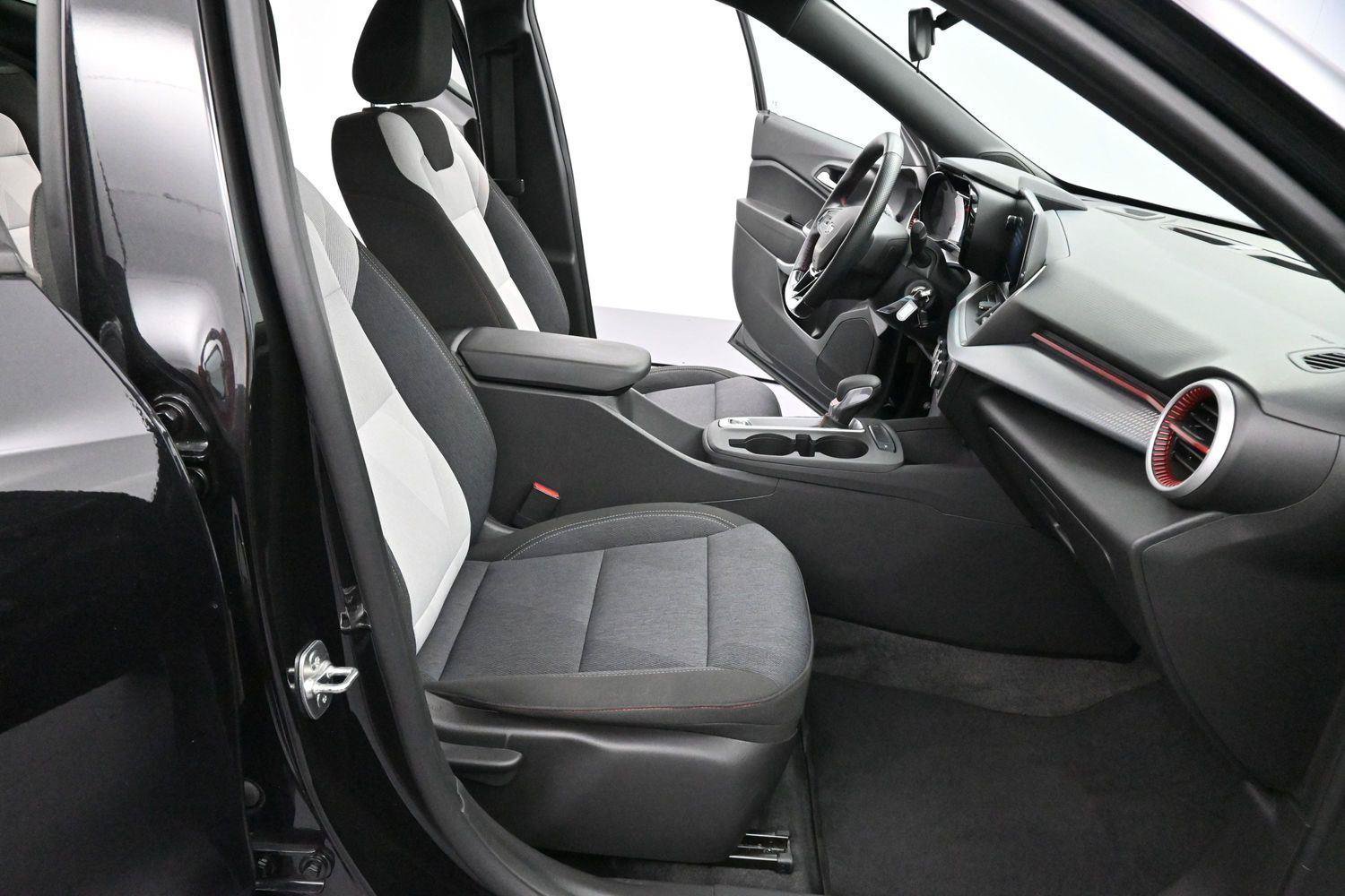 Used 2024 Chevrolet Trax RS w/ Driver Confidence Package FWD image 27