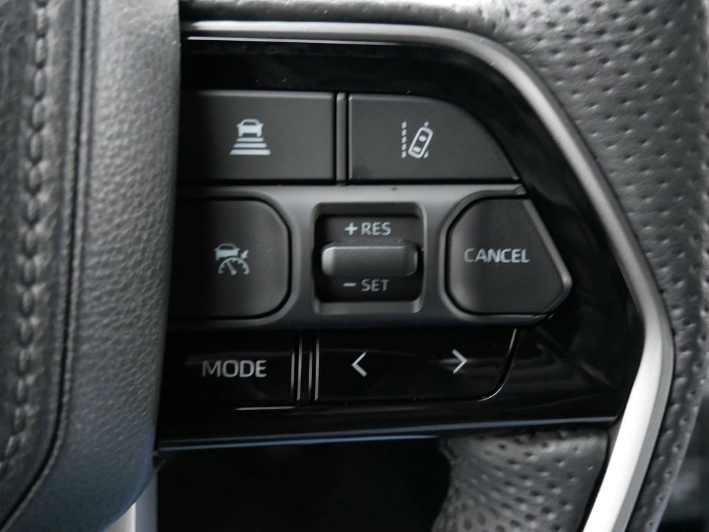 Used 2025 Toyota Sequoia Platinum AWD/4WD image 18