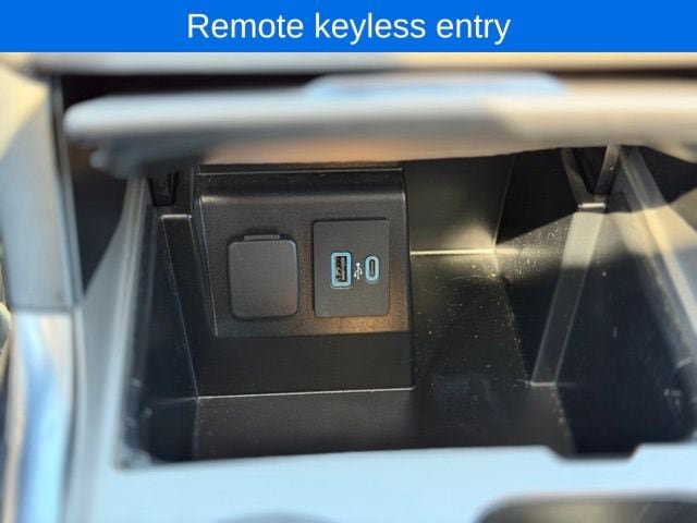 Used 2023 Ford Explorer XLT w/ Equipment Group 202A AWD/4WD image 32