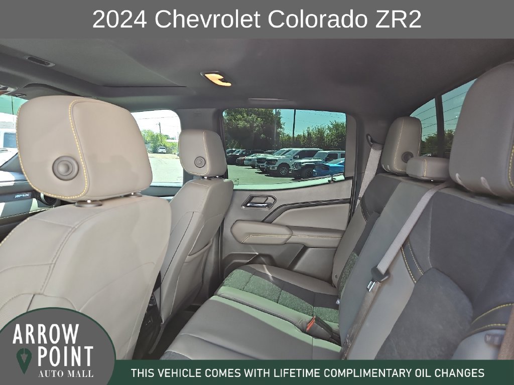 Used 2024 Chevrolet Colorado ZR2 w/ Technology Package AWD/4WD image 18