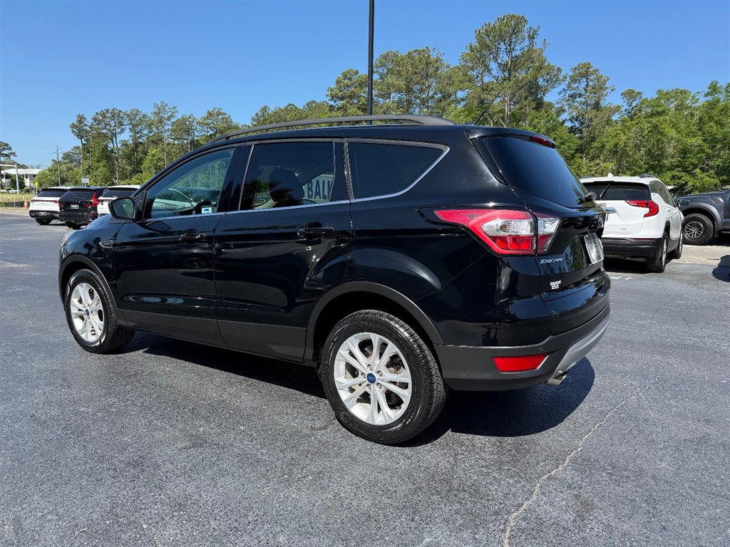 Used 2017 Ford Escape SE w/ Equipment Group 201A image 5