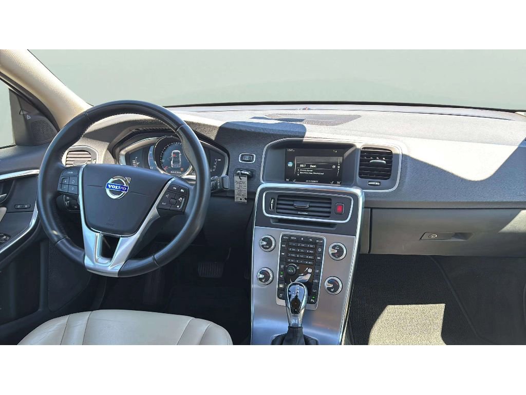 Used 2017 Volvo S60 T5 Inscription image 14