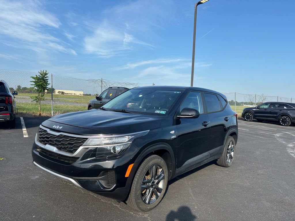 Used 2023 Kia Seltos LX AWD/4WD image 7