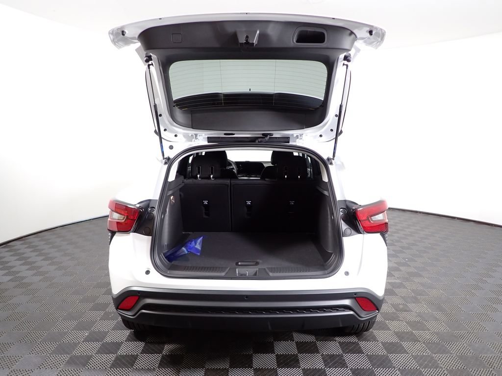 New 2026 Chevrolet Trax LS w/ LS Convenience Package FWD image 14