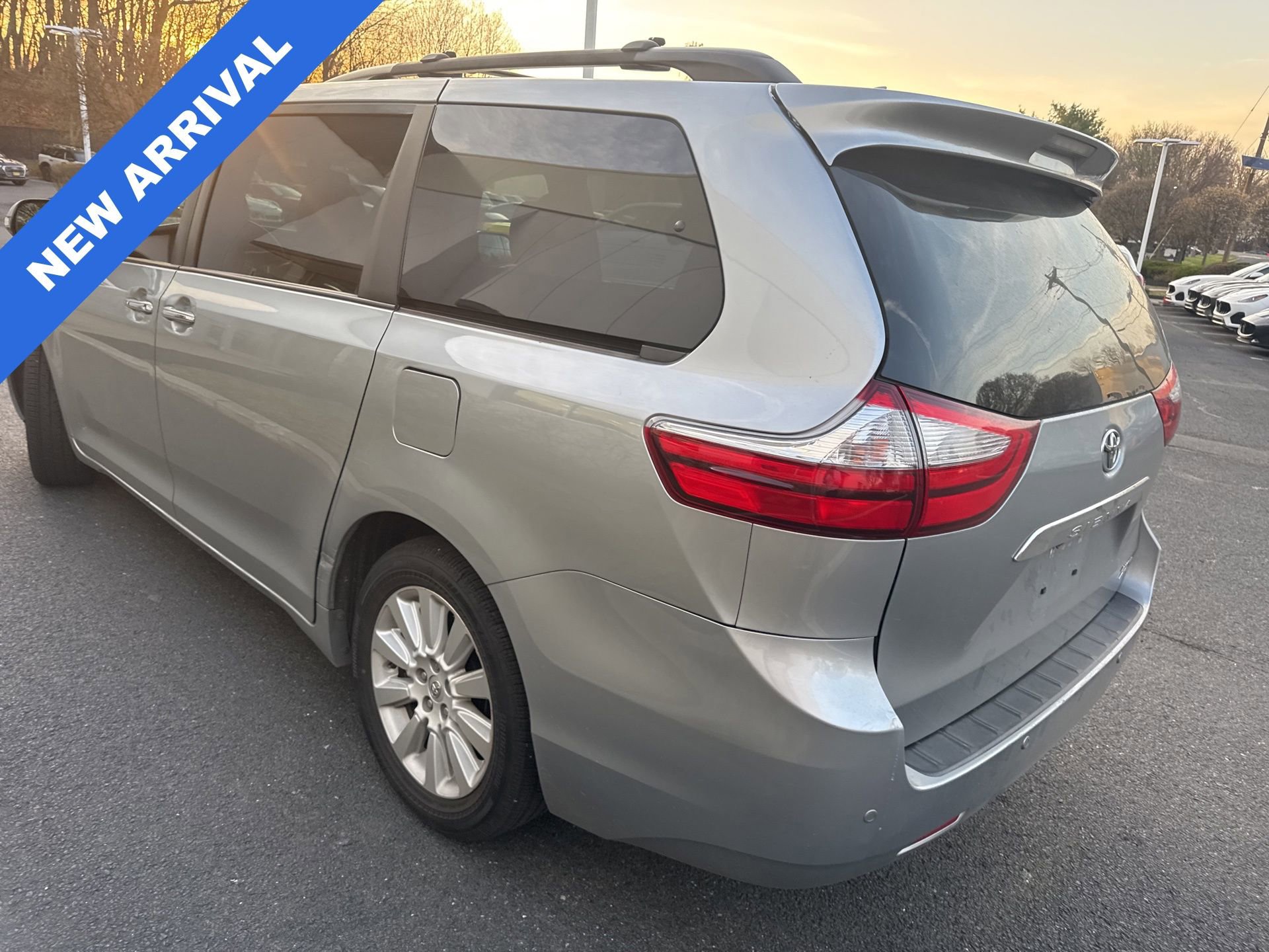 Used 2015 Toyota Sienna Limited Premium image 4