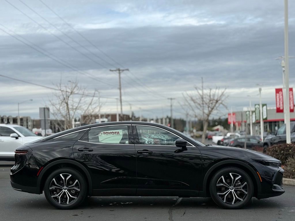 Certified 2023 Toyota Crown XLE image 6