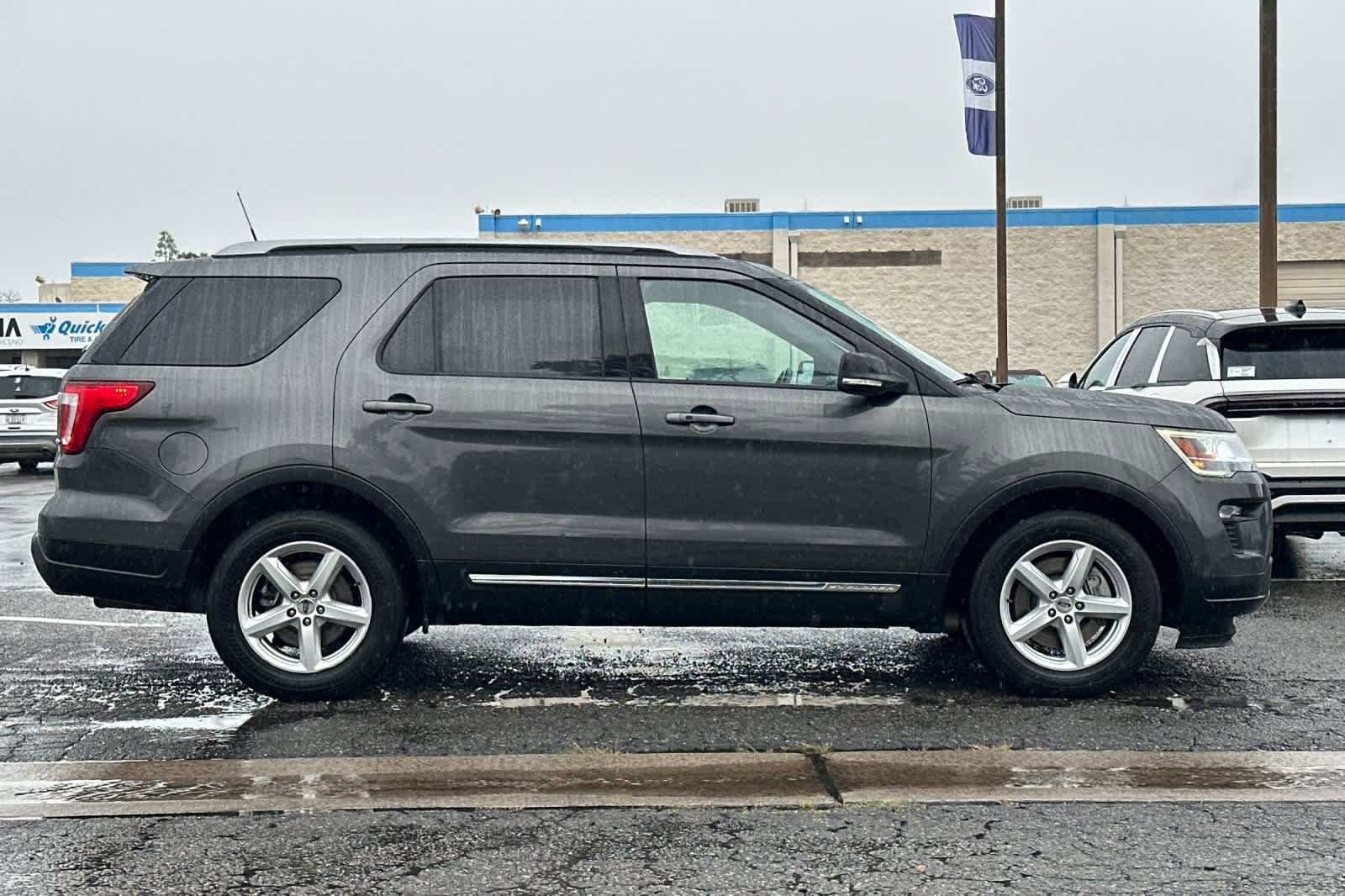 Used 2018 Ford Explorer XLT w/ Equipment Group 202A image 9