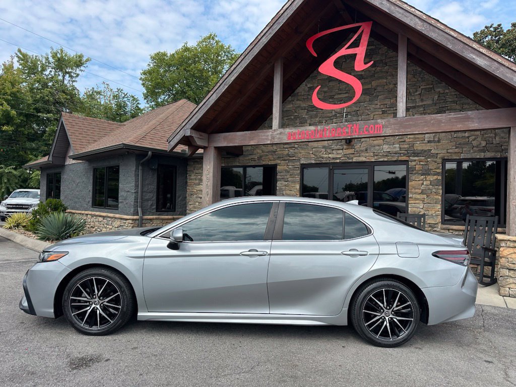 Used 2021 Toyota Camry SE FWD image 2