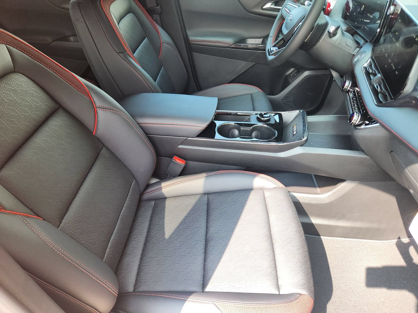 New 2027 Chevrolet Equinox RS w/ Convenience Package III FWD image 13