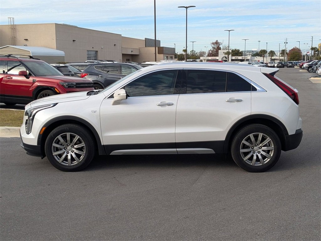 Used 2022 Cadillac XT4 Premium Luxury w/ Enhanced Visibility Package image 9