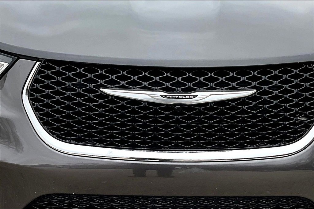 Used 2022 Chrysler Pacifica Touring-L image 31