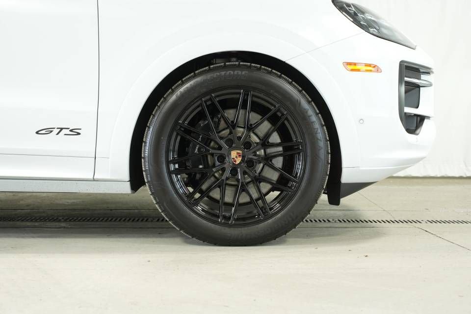 New 2026 Porsche Cayenne GTS image 43