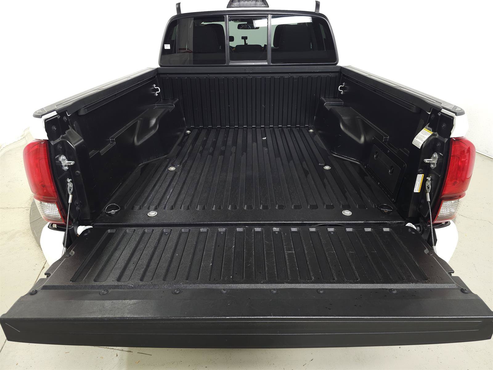 Used 2022 Toyota Tacoma SR AWD/4WD image 7