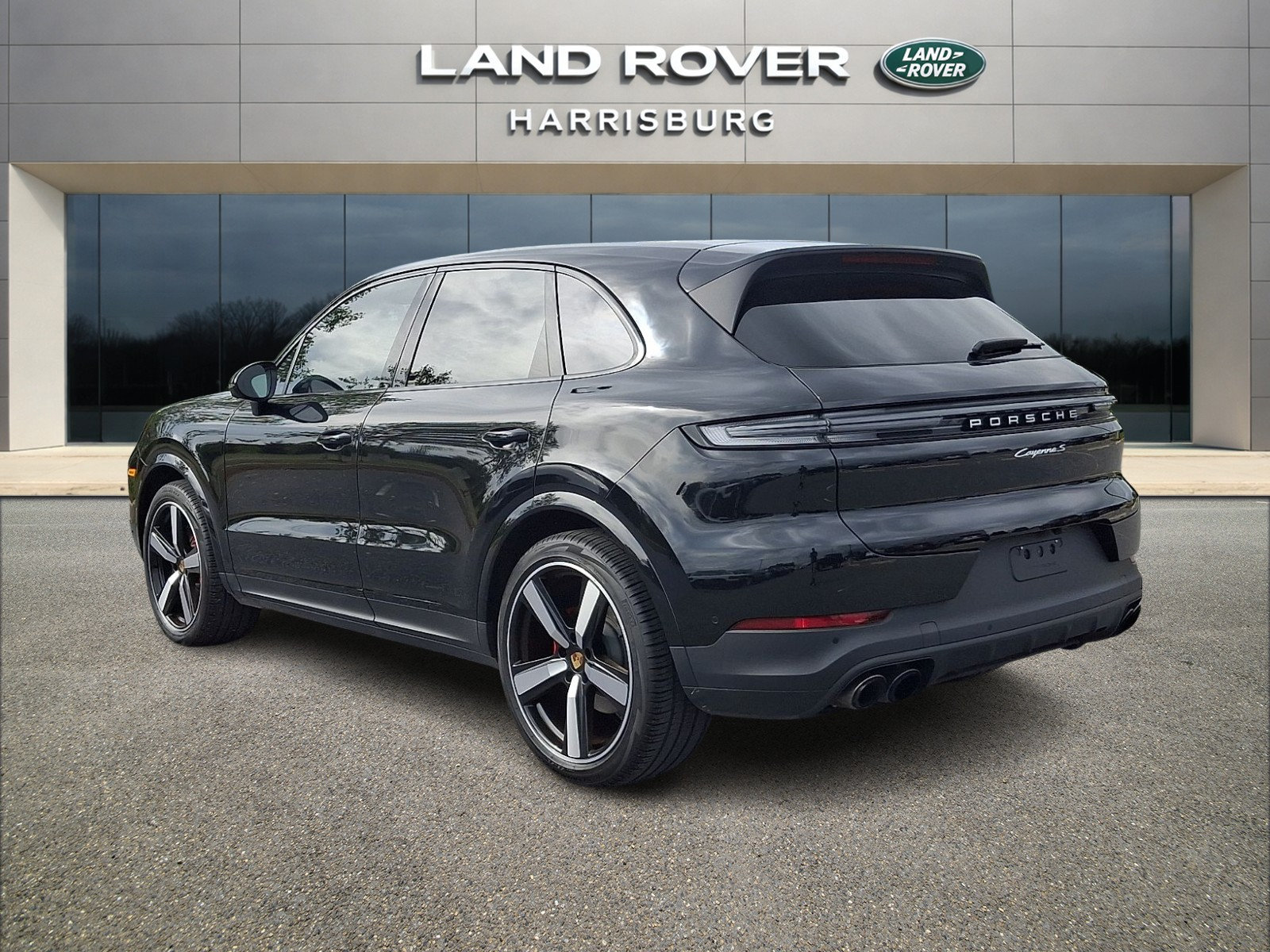 Used 2024 Porsche Cayenne S AWD/4WD image 2