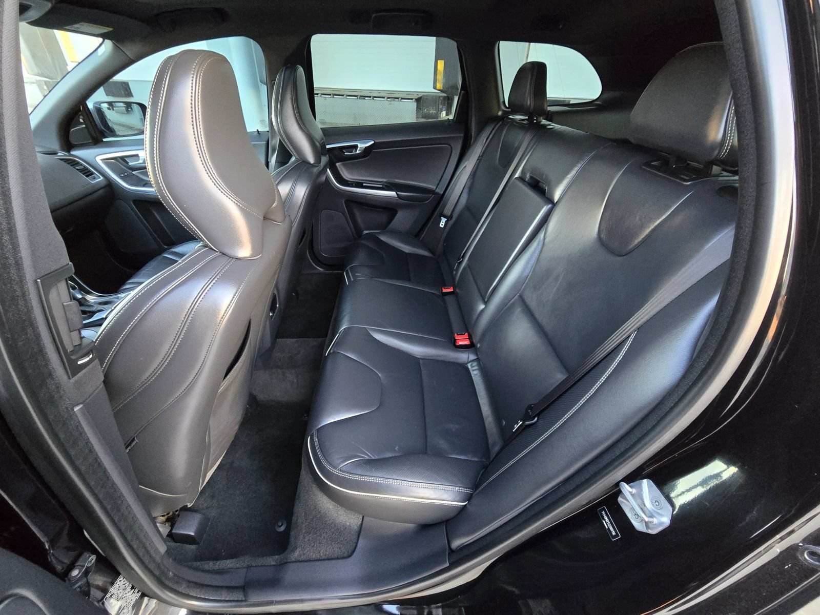 Used 2016 Volvo XC60 T6 R-Design AWD/4WD image 15