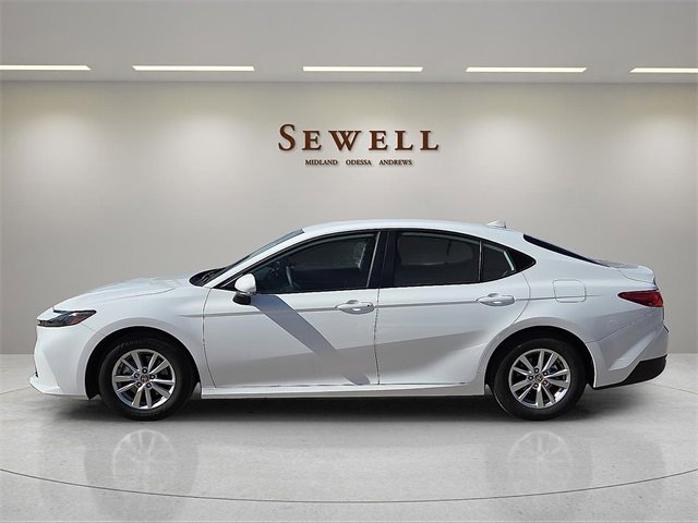Used 2025 Toyota Camry LE image 2
