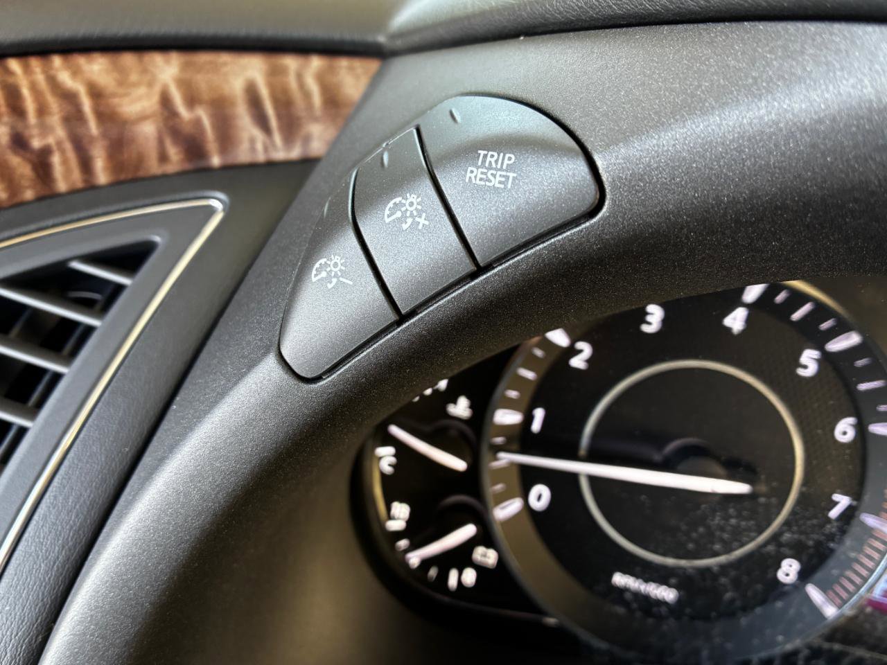 Used 2018 Nissan Armada SL w/ Premium Package image 28