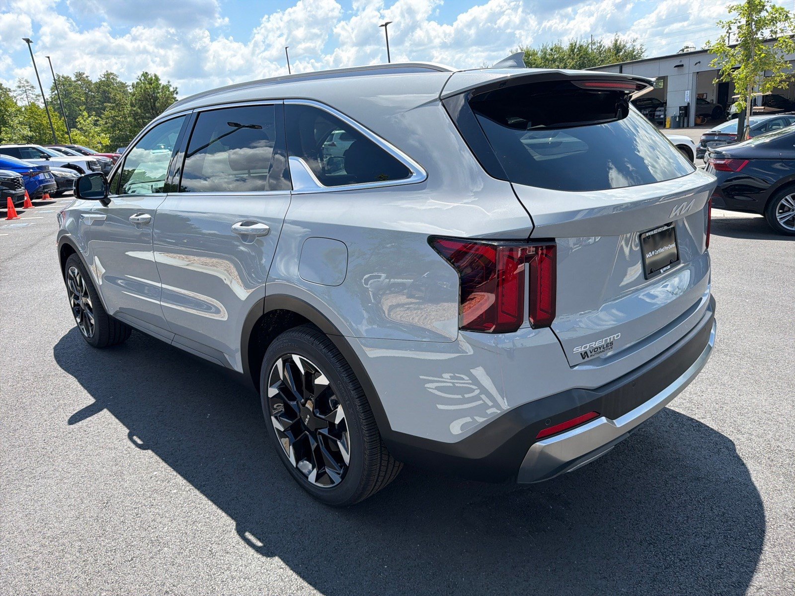 Certified 2025 Kia Sorento EX w/ Panoramic Sunroof Package FWD image 5