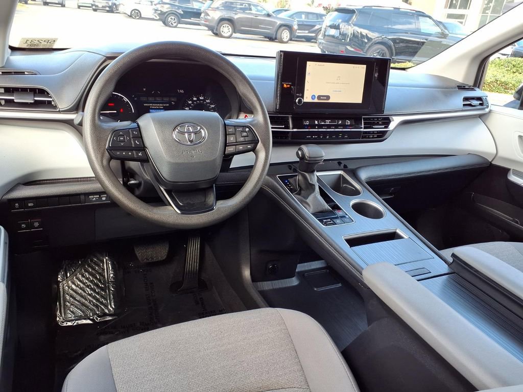 Used 2025 Toyota Sienna LE image 14