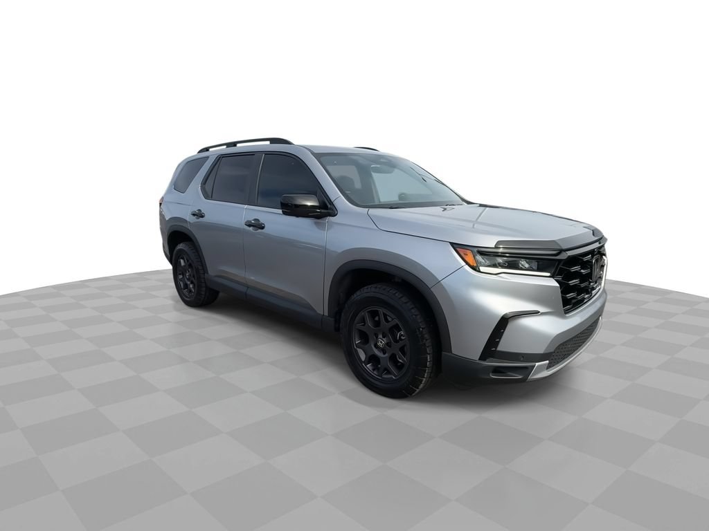 Used 2025 Honda Pilot TrailSport image 2