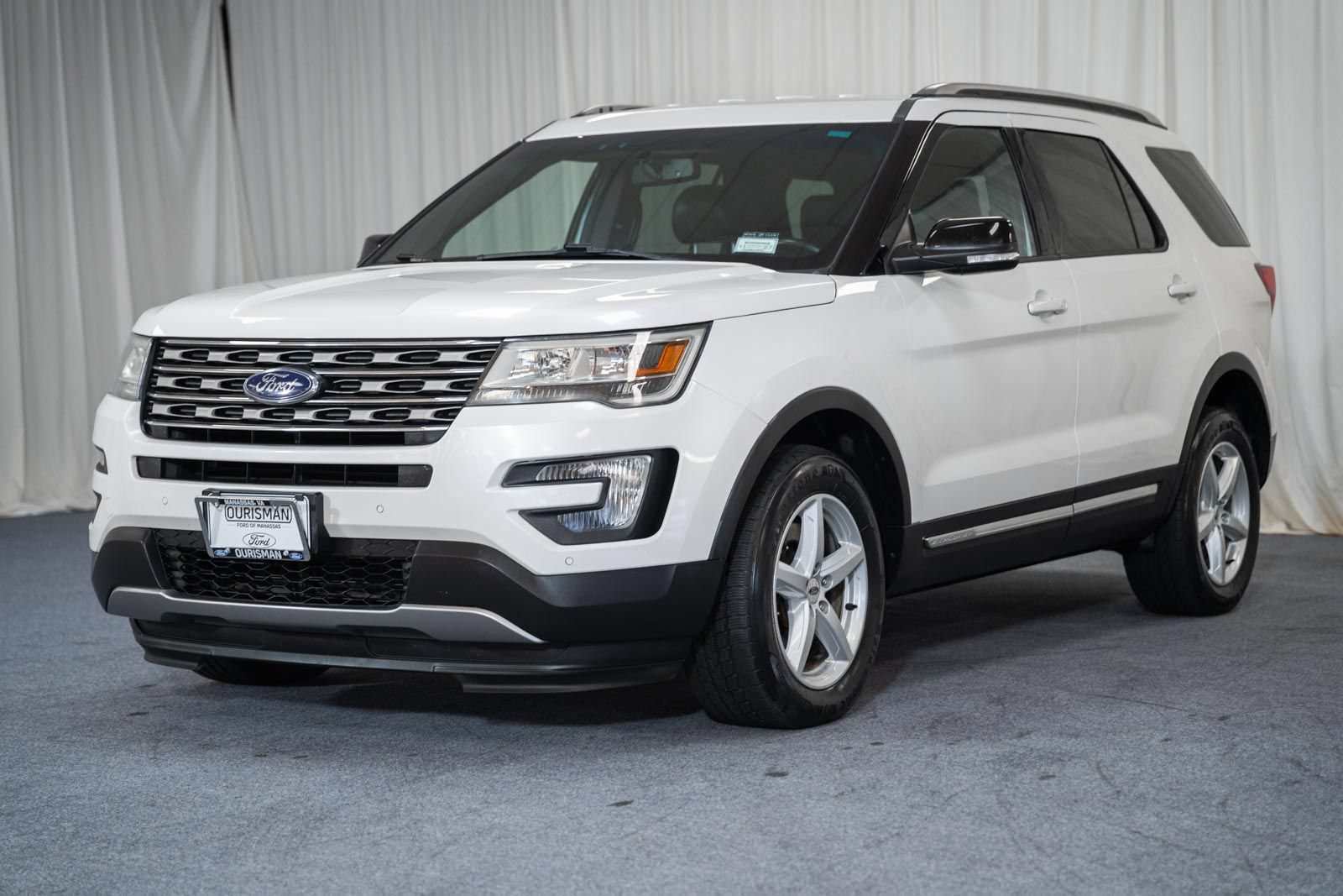 Used 2016 Ford Explorer XLT w/ Equipment Group 202A AWD/4WD image 3