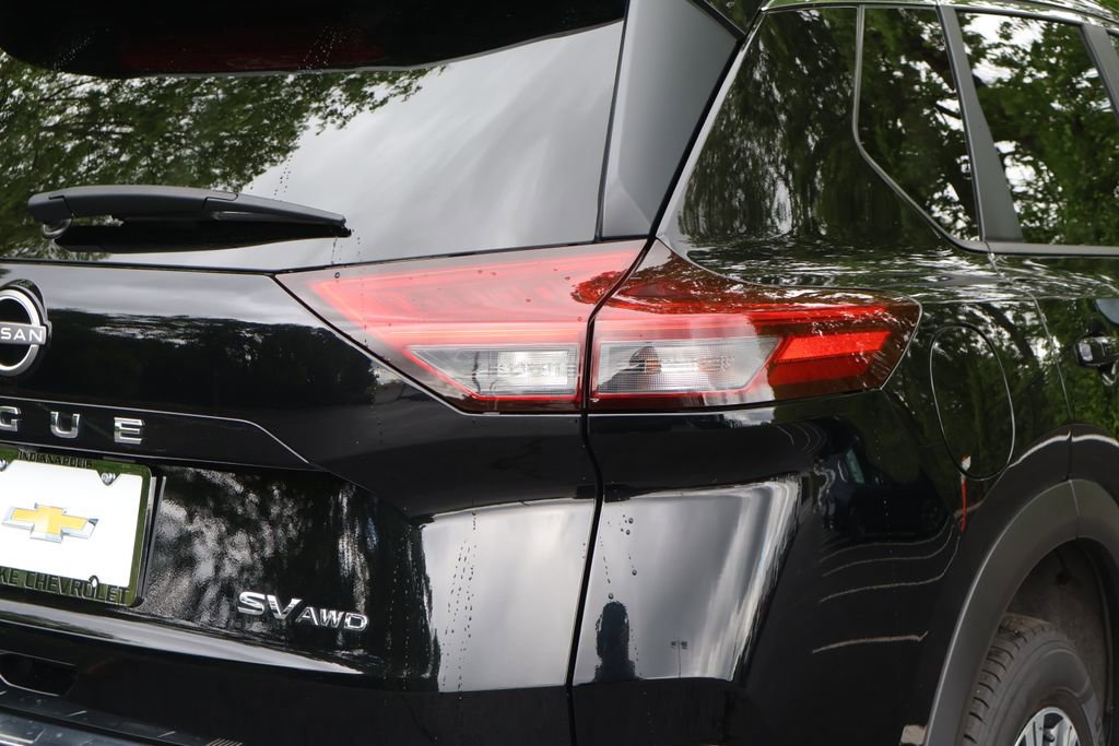 Used 2023 Nissan Rogue SV AWD/4WD image 7