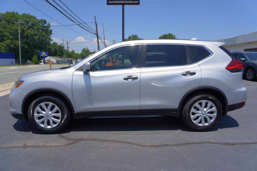 Used 2017 Nissan Rogue S FWD image 2