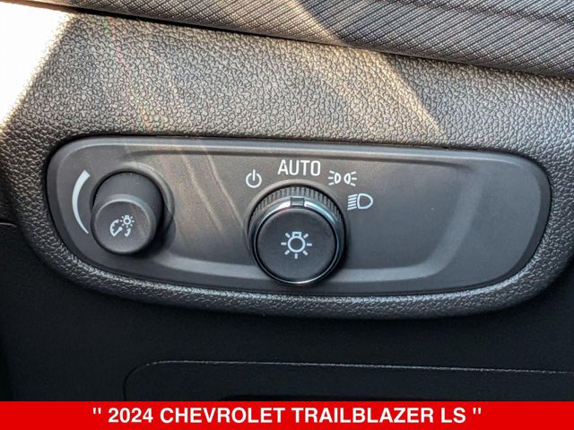 Used 2024 Chevrolet TrailBlazer LS AWD/4WD image 17